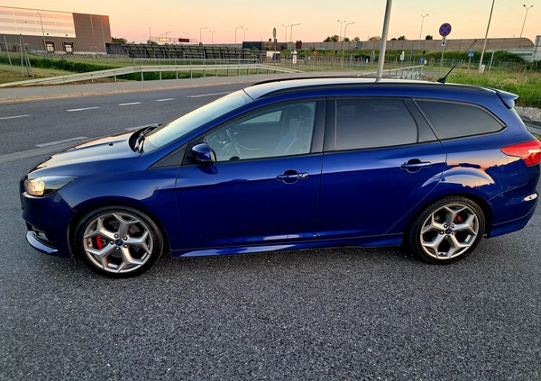Ford Focus cena 50500 przebieg: 140000, rok produkcji 2015 z Wrocław małe 466